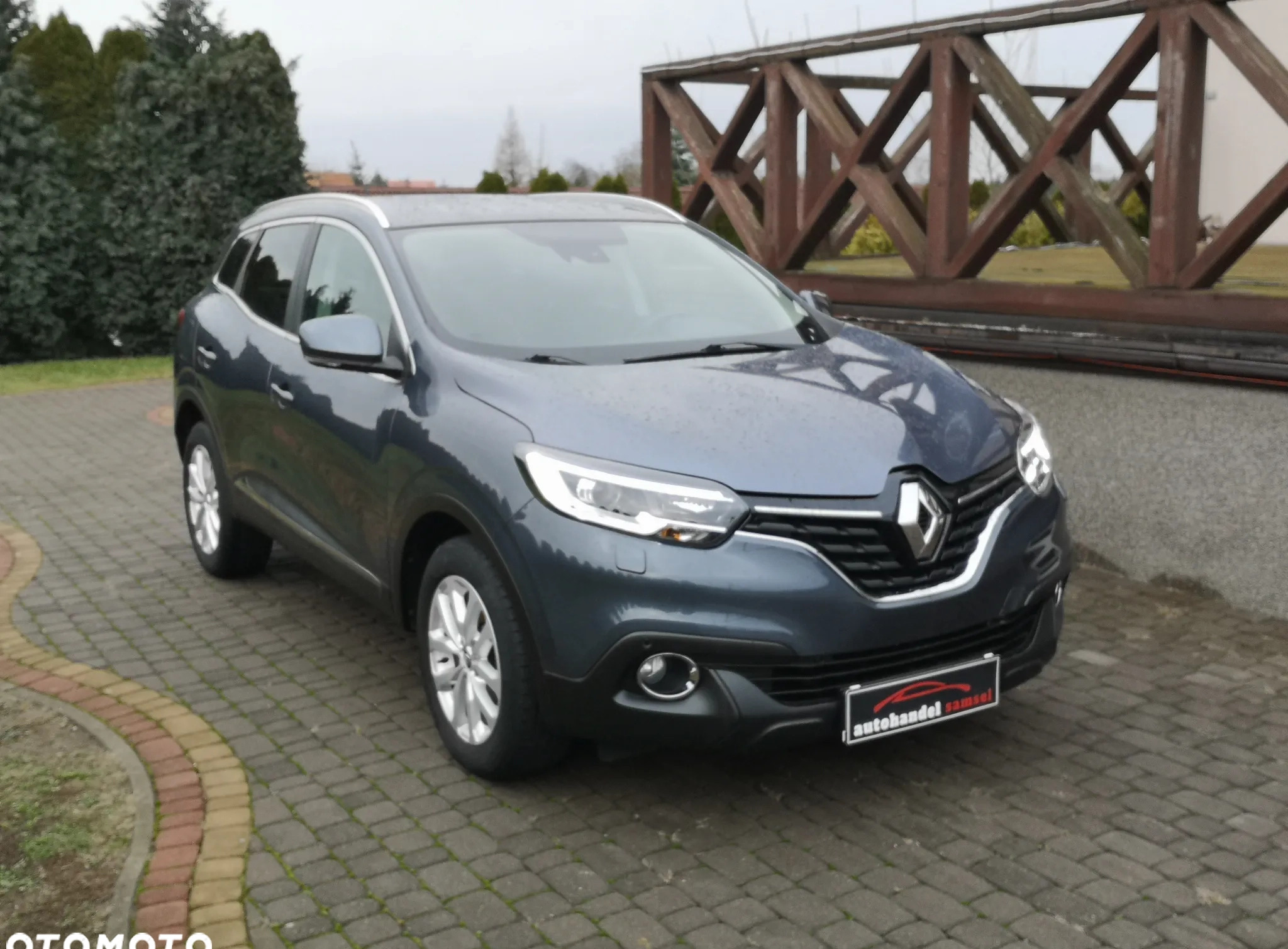 Renault Kadjar cena 63900 przebieg: 98576, rok produkcji 2018 z Kamieńsk małe 137